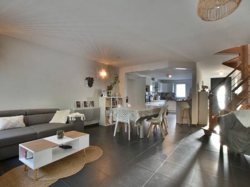 Maison à louer, 123m², PELLOUAILLES LES VIGNES