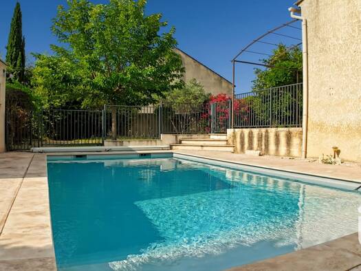 Maison de plain-pied à vendre 375 000 € 6 pièces 4 chambres 135 m² 1 300 m² de terrain Sabran 30200