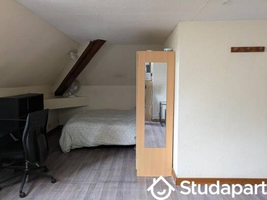 Appartement à louer 570 € 1 pièce 1 chambre 22 m² 2ème étage Berriat-Ampere Grenoble 38000