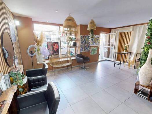 Activités diverses à vendre Fonds de commerce 55 000 € 1 pièce 37 m² de surface de vente Le Village La Farlède 83210