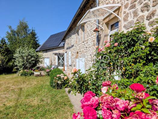 Maison à vendre 245 000 € 8 pièces 4 chambres 219 m² 1 912 m² de terrain Saint-Julien-la-Geneste 63390