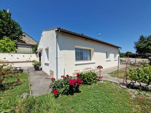 Maison de plain-pied à vendre 179 000 € 4 pièces 3 chambres 96 m² 602 m² de terrain Tonnay-Boutonne 17380