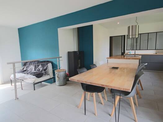 Maison de plain-pied à vendre 244 000 € 5 pièces 4 chambres 130 m² 853 m² de terrain Ménétrol 63200