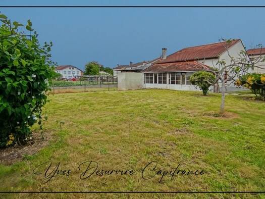 Maison de plain-pied à vendre 95 000 € 5 pièces 2 chambres 97 m² 628 m² de terrain Lafitte-sur-Lot 47320