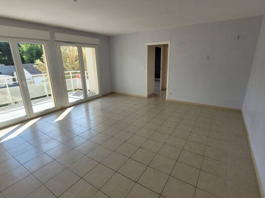 Appartement à vendre 140 000 € 4 pièces 2 chambres 71 m² Étage 1/1 La Chapelle-Saint-Luc 10600