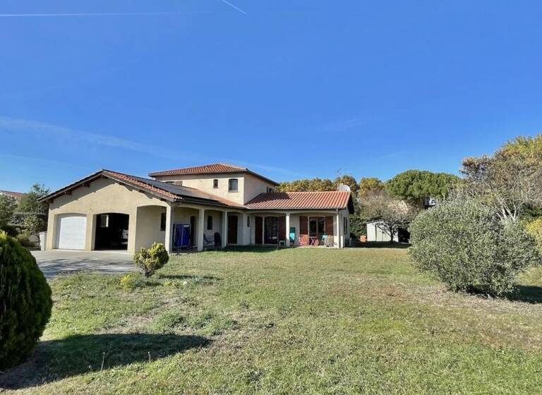 Villa à louer 1 800 € 5 pièces 4<br/>chambres 138 m²<br/>superficie 1 249 m²<br/>terrain Belbeze Tournefeuille 31170