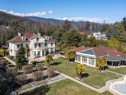 Maison à vendre 10 400 000 € 13 pièces 8 chambres 1 000 m² 9 881 m² de terrain Centre Divonne-les-Bains 01220