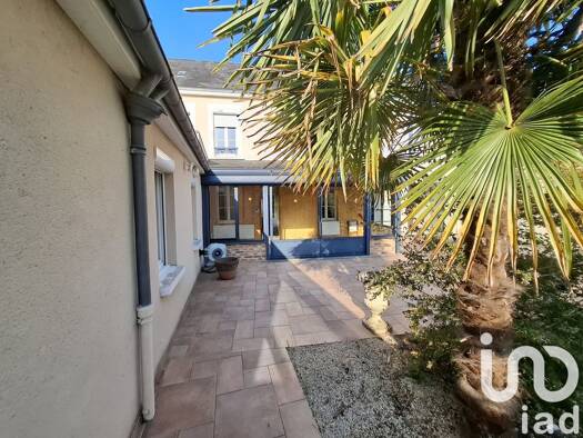 Maison à vendre 297 990 € 9 pièces 8 chambres 219,41 m² 868 m² de terrain La Suze-sur-Sarthe 72210