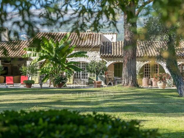Maison à vendre 3 150 000 € 15 pièces 13 chambres 853 m² 16 000 m² de terrain Centre Ville Nord Grasse 06130