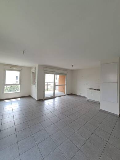 Appartement à louer 1 063 € 4 pièces 4 chambres 79 m² 3ème étage Centre Meyzieu 69330