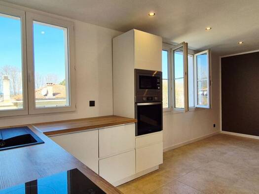 Appartement à vendre 154 990 € 3 pièces 2 chambres 49 m² Étage 2/4 Extension Années 50-70 A Brignoles 83170