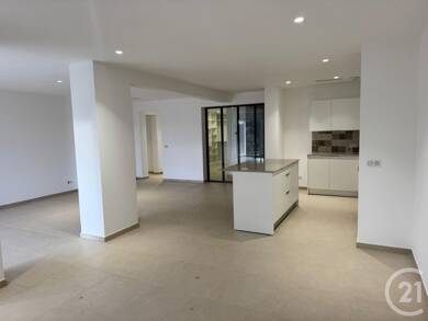 Appartement à louer 2 950 € 4 pièces 3 chambres 206,1 m² RDC St Paul de Vence 06570