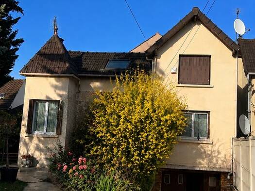 Maison à vendre 369 000 € 5 pièces 4 chambres 102 m² 400 m² de terrain Saint-Denis 93380