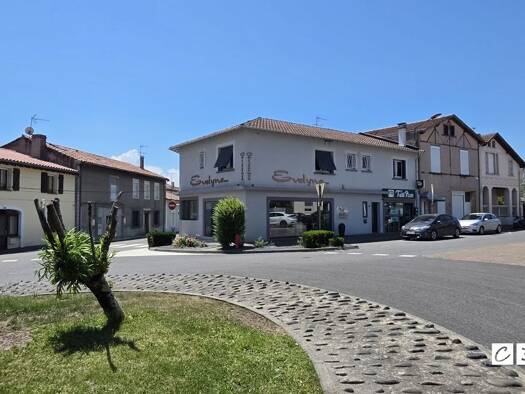 Immeuble à vendre 375 000 € 211 m² Cazères 31220