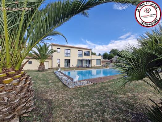 Maison à vendre 499 990 € 8 pièces 5 chambres 427 m² 2 245 m² de terrain Vouillé 79230