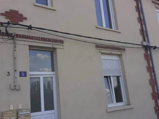 Maison de ville à louer 650 € 3 pièces 2 chambres 79 m² 100 m² de terrain La Fère 02800