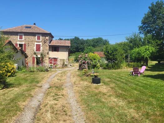 Ferme à vendre 449 000 € 8 pièces 5 chambres 197 m² Hauterives 26390
