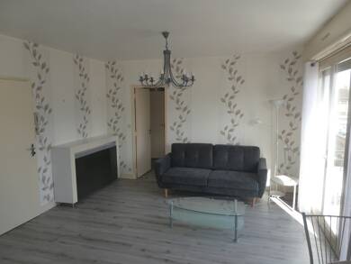 Appartement à louer 695 € 2 pièces 1 chambre 36 m² Dernier étage, Étage 2/2 Tours 37000