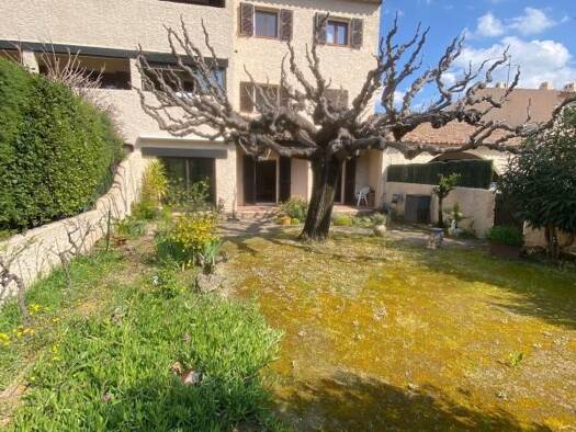 Appartement à louer 1 316 € 2 pièces 1 chambre 75 m² RDC Centre Ville Le Beausset 83330