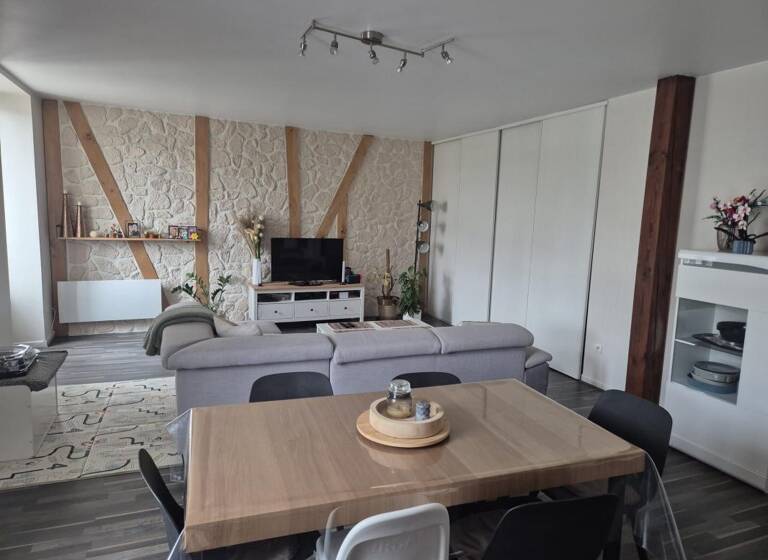 Appartement à louer 690 € 3 pièces 2<br/>chambres 110 m²<br/>superficie 1er<br/>étage Centre-Faubourgs Sud Chaumont 52000