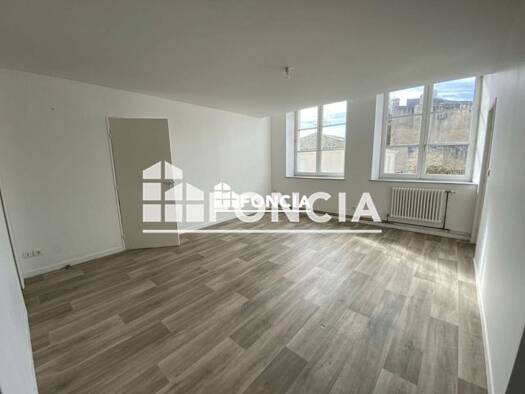 Appartement à louer 833 € 3 pièces 2 chambres 61,79 m² 1er étage Centre Ville Nord Rochefort 17300