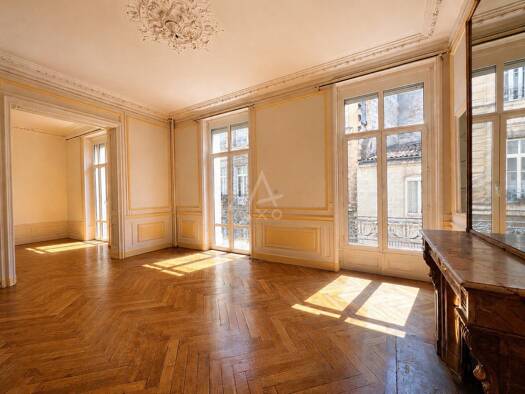 Appartement à vendre 605 000 € 4 pièces 2 chambres 103 m² Étage 1/2 Jardin Public Bordeaux 33000