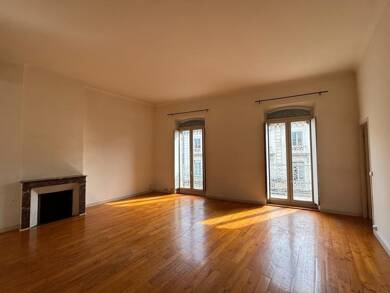 Appartement à louer 1 350 € 5 pièces 4 chambres 127 m² Étage 3/4 La Balance-Palais des Papes Avignon 84000