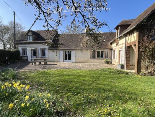 Maison à vendre 221 500 € 9 pièces 4 chambres 215 m² 2 350 m² de terrain Tourouvre Au Perche 61190