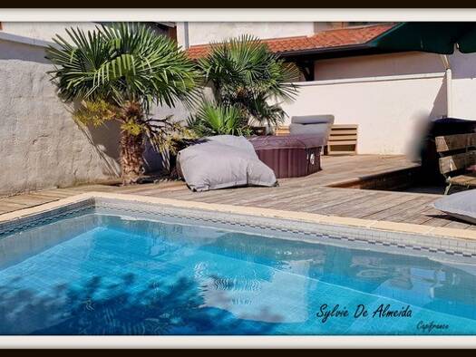 Maison de ville à vendre 244 000 € 6 pièces 4 chambres 135 m² 165 m² de terrain Pont-de-Veyle 01290