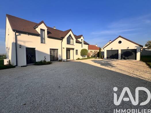 Maison à vendre 585 000 € 10 pièces 6 chambres 260 m² 4 000 m² de terrain La Brosse-Montceaux 77940