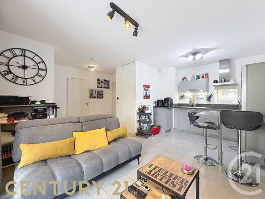 Appartement à vendre 189 000 € 2 pièces 1 chambre 42,75 m² RDC Sathonay-Camp 69580