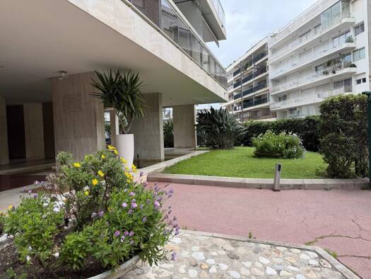 Appartement à louer 3 750 € 3 pièces 65 m² 4ème étage Cannes 06400