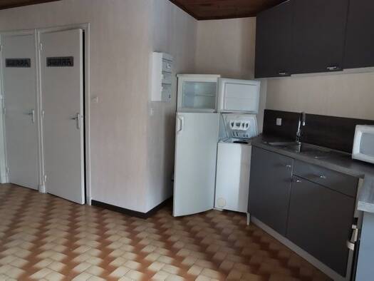Appartement à louer 290 € 2 pièces 1 chambre 28 m² Étage 2/2 Saint-Anthème 63660