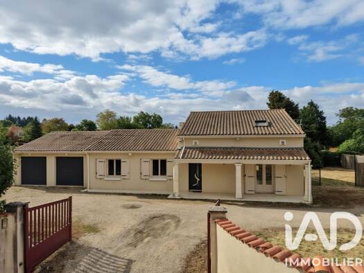 Maison à vendre 215 000 € 5 pièces 4 chambres 120 m² 1 577 m² de terrain Saint-Sornin 16220