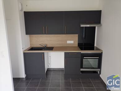 Appartement à louer 729 € 3 pièces 2 chambres 54 m² Dernier étage, Étage 3/3 Verson 14790