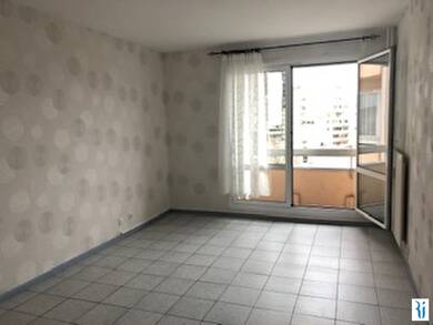 Appartement à louer 593 € 2 pièces 1 chambre 48 m² Étage 7/10 Nobel Sud Le Petit Quevilly 76140