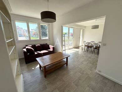 Appartement à louer 780 € 3 pièces 2 chambres 77 m² Étage 1/4 Laval 53000