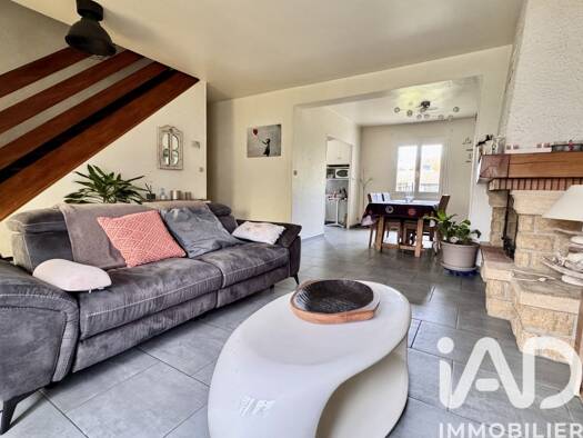 Maison à vendre 350 000 € 4 pièces 3 chambres 131 m² 398 m² de terrain Terres Blanches Chilly-Mazarin 91380