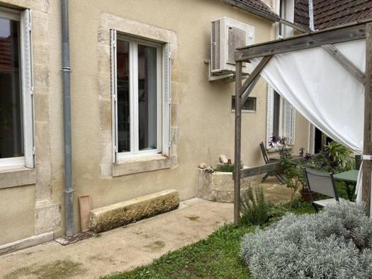 Maison à vendre 117 000 € 6 pièces 4 chambres 99 m² 264 m² de terrain Saint Amand Montrond 18200