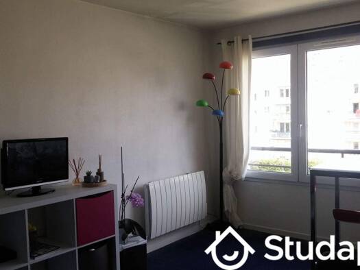 Appartement à louer 610 € 2 pièces 28 m² 3ème étage dès le 19/04/2026 Wazemmes Lille 59000