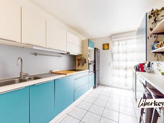 Appartement à vendre 230 000 € 3 pièces 2 chambres 77,83 m² Étage 1/2 Bois d'Amour-Porte de Paris-Courlancy Reims 51100