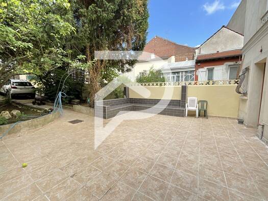 Maison à vendre 730 000 € 5 pièces 3 chambres 118 m² 204 m² de terrain Cité Pierre et Marie Curie Ivry sur Seine 94200