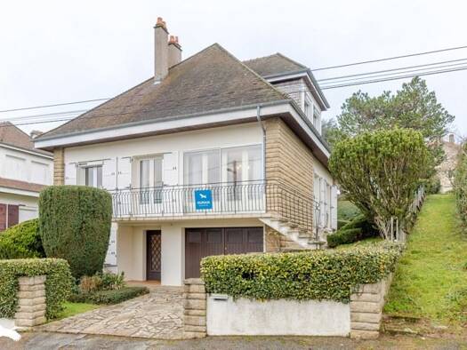 Maison à vendre 169 087 € 6 pièces 4 chambres 129 m² 787 m² de terrain Centre Ville Guéret 23000