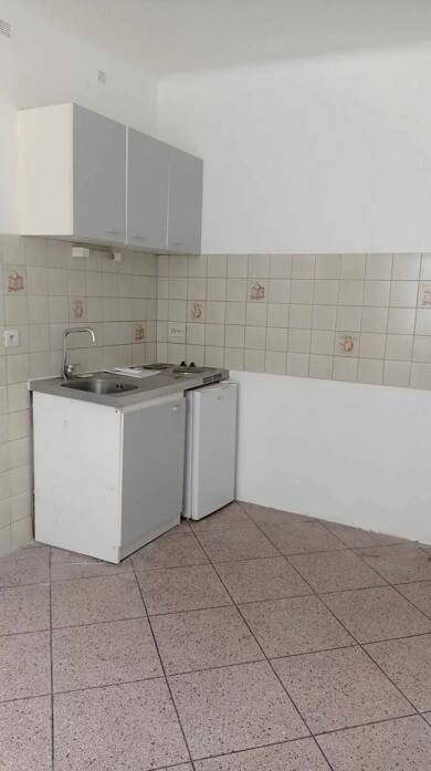 Appartement à louer 390 € 1 pièce 21 m² RDC Tarascon 13150