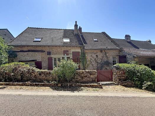 Maison à vendre 263 500 € 7 pièces 4 chambres 140 m² 3 149 m² de terrain Burnand 71460