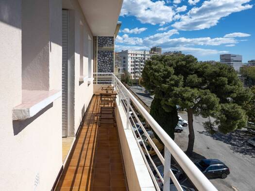 Appartement à vendre 169 000 € 3 pièces 2 chambres 49 m² Étage 3/6 Barbès-Valbourdin  Toulon 83000