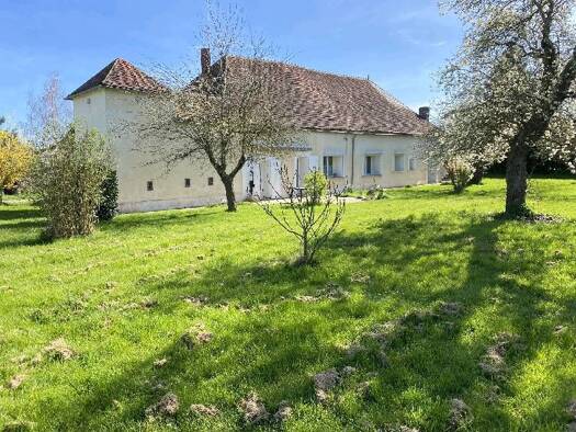 Maison de plain-pied à vendre 193 000 € 5 pièces 3 chambres 145 m² 3 917 m² de terrain Germigny 89600