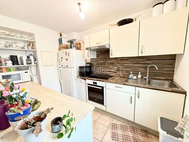 Appartement à vendre 170 000 € 3 pièces 2 chambres 46 m² Étage 1/2 Est Gignac la Nerthe 13180