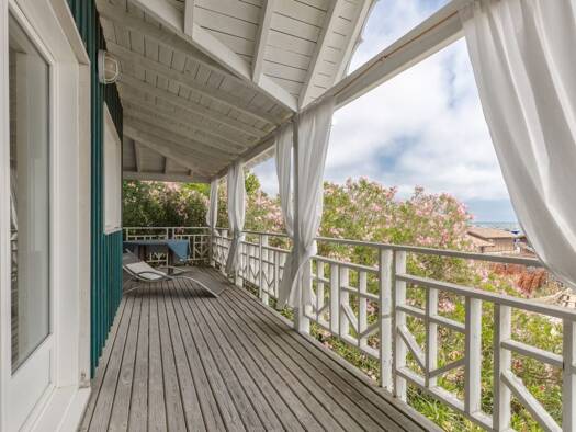 Villa à vendre 2 205 000 € 6 pièces 4 chambres 122 m² 336 m² de terrain Centre Cap Ferret Lège-Cap-Ferret 33970