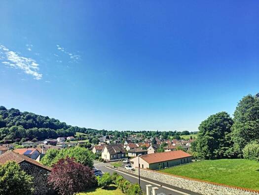 Appartement à louer 549 € 3 pièces 2 chambres 51 m² Étage 2/2 Jussac 15250